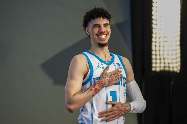 Hornets LaMelo Ball wears protective ankle braces in first